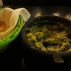 Guacamole con totopos