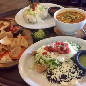 sopa de tortilla, flautas y burrito