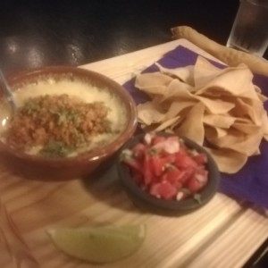 Queso Fundido con Chorizo