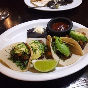 tacos de pulpo al moho