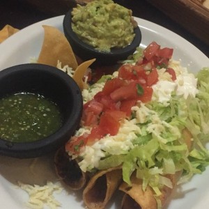 flautas de carne y pollo. 