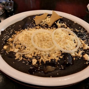 Enchiladas en mole poblano