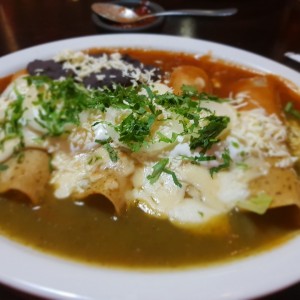 Enchilada de pollo divorciada