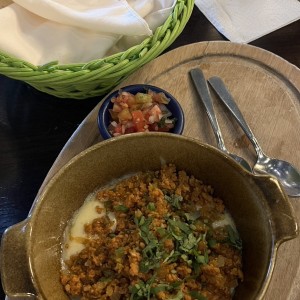 Queso fundido de chorizo