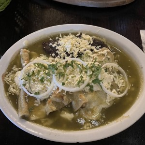 Enchiladas de pollo en salsa verde