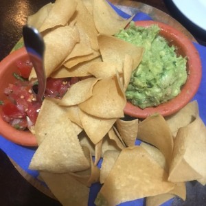 guacamole y salsa