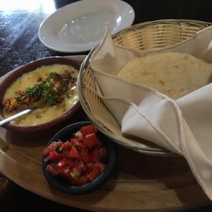 Queso Fundido con Chorizo