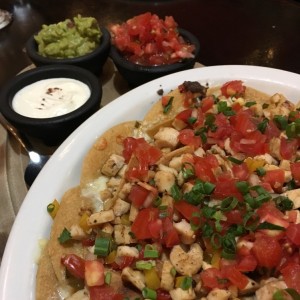 nachos con extra de pollo