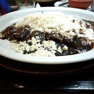 enchiladas  con mole