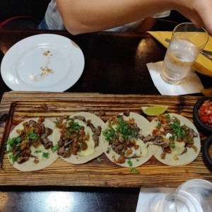 tacos carne y chorizo