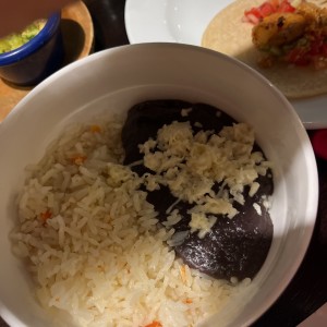 Arroz y frijoles pata avompanat