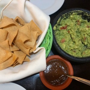 Guacamole y Totopos