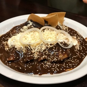 Enchiladas con Mole