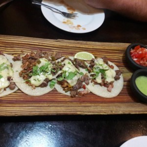 tacos a la plancha de alambre y queso