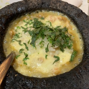 queso fundido con chicharron