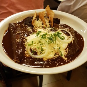 Enchiladas en Mole Poblano