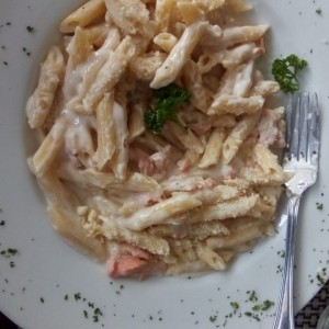 Pasta de Salmon en Salsa Blanca