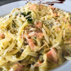 Pasta fettucinni de Salmon