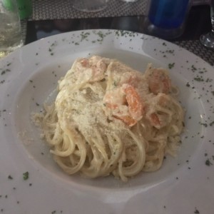 pasta con camarones en salsa blanca