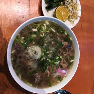 Pho de carne salteada