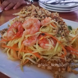 Ensalada de mango y camarones