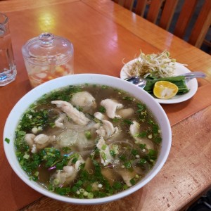 pho de pollo