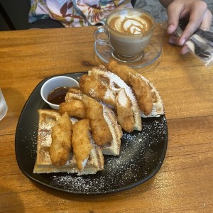 Capuccino Latte 8 OZ y chicken and waffles