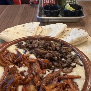 Queso Fundido con Longaniza