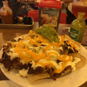 Nachos yeyes al pastor