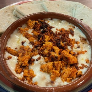 Queso Fundido con Longaniza