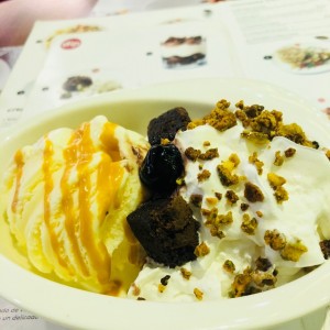 brownie con helado