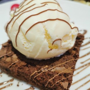 brownie con helado