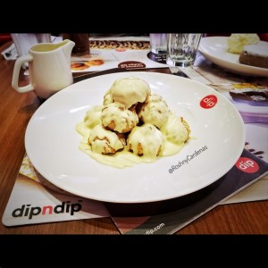 Profiteroles con Chocolate Blanco - DipNDip - MultiPlaza 