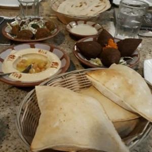 Falafel, Hummus y Kibe Frito