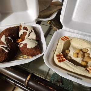 kibbeh de carne y hummus