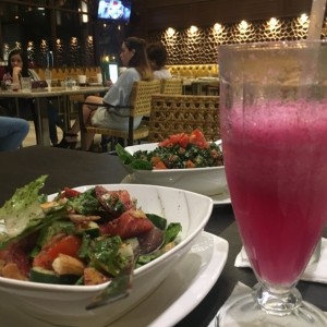 Fattoush y agua de rosas 