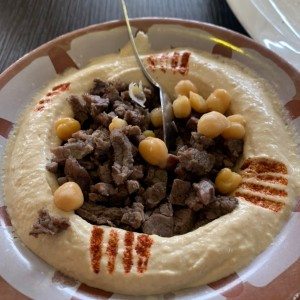 Hummus con carne de cordero