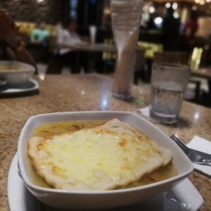 sopa de cebolla gratinada 