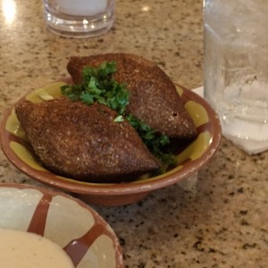 Platos Recomendados - Kibbe Frito (4 Unidades)