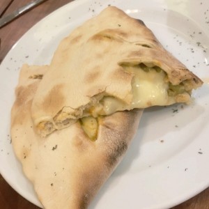 Calzone de Pollo con Hongos