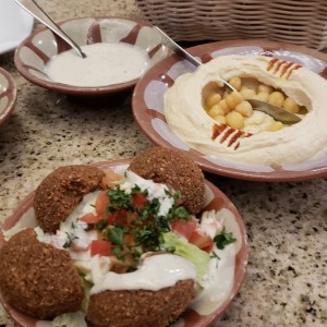 falafel y humus 