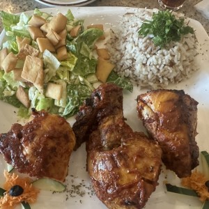 Pollo Libanes al Carbón con Ensalada Caesar y Arroz 