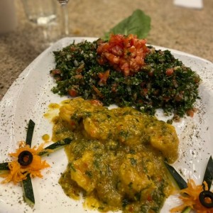 Camarones al ajillo con ensalada tabule 