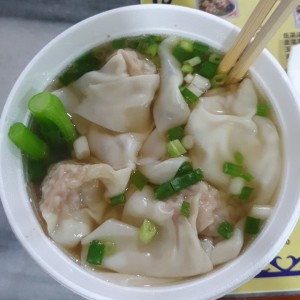 sopa de wanton de camarones