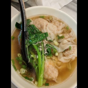 Sopa wanton de camarón sin fideos (solo) 