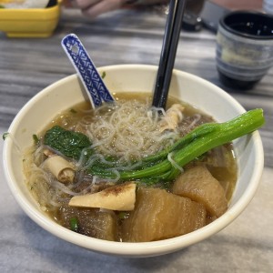 Fideos arroz con rabano y carne