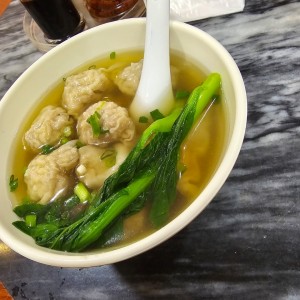 Sopa de Wanton sin fideos y camarones