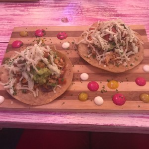 Tostadas doradas de pollo