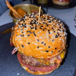 Plato Fuerte - Casco Burger