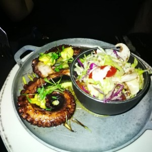 Pulpo y salad